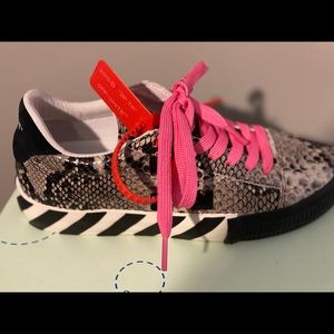 Off-White 'New Arrow' Snake Embossed Leather